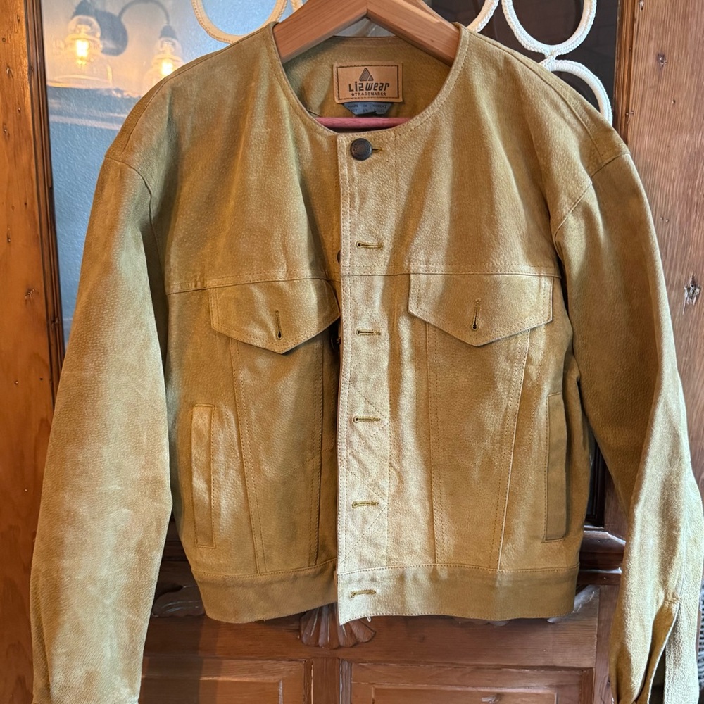 Liz Wear Woman’s Short Jacket
